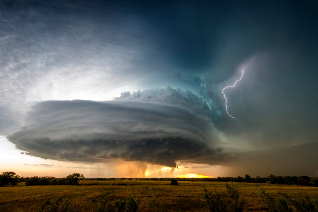 A Supercell Thunderstorm - Stovepipe Tornadoes Often From From These Storms